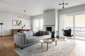 Celestial 3BR Apartment with Balcony by UPSTREET